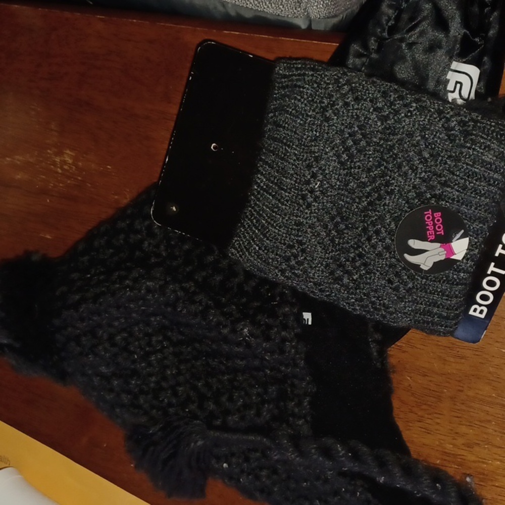 😁2/$8  Or 3/$12 BUNDLE Wedze Hat &NW BootToppers